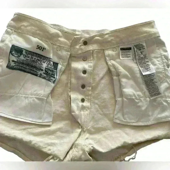 LEVI'S WOMEN'S 501 GIVE ME BUTTERFLIES HIGH RISE‎ DENIM SHORTS - Picture 5 of 7